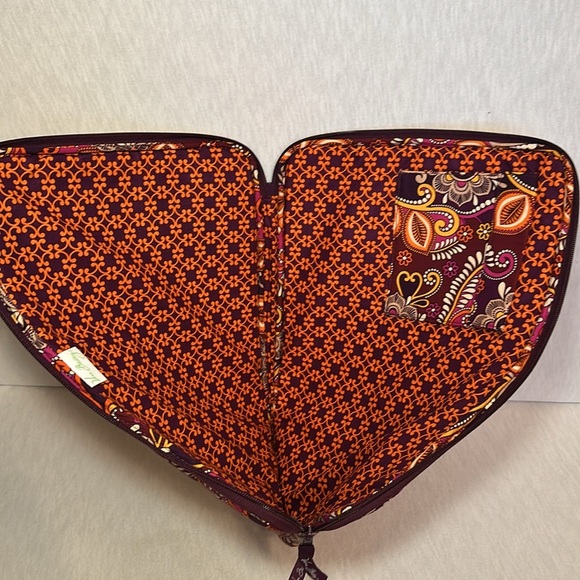 Vera Bradley VERY BERRY Laptop Sleeve Dimensions 17X12 Colorful Floral Preowned - Picture 4 of 11